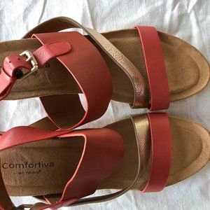 Comfortiva Never Worn Coral and Gold Leather Wedge Sandals 9.5